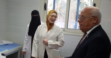 صور ..محافظ بورسعيد يتفقد الوحدات الصحية بالساعات الأولى لتطبيق التأمين الصحى الجديد