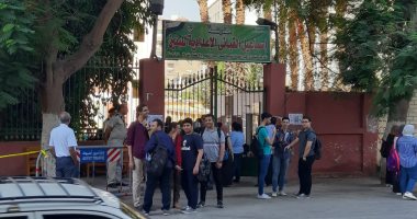 صور.. طلاب الثانوية بأسيوط والأقصر يؤكدون سهولة امتحان الألمانى والفرنساوى
