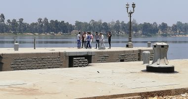 طلبة الثانوية العامة القسم الأدبى يحتفلون بانتهاء الامتحانات بعد خروجهم من اللجان