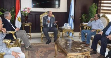 صور.. محافظ البحر الأحمر يلتقى رئيس "مياه الشرب" لمناقشة مستجدات الأعمال