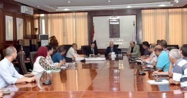 صور.. محافظ الأقصر يبحث المخطط التفصيلى للمناطق الواقعة بالحيز العمرانى للمدن