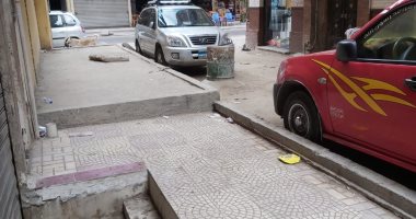 لحجز ركنة السيارات..شكوى من إشغالات طريق بشارع رئيسى فى باكوس بالإسكندرية
