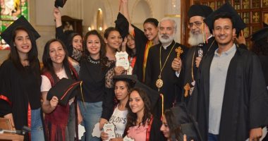 بالتسابيح والترانيم.. الكنيسة الكاثوليكية بالمنيا تخصص عامًا للشباب