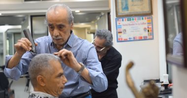 حكاية "لبيب الحلاق".. السادات وحليم أشهر زبائنه ورفض أمر عبد الناصر
