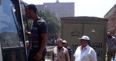 صور.. مصادرة حفار ومعدات بناء فى إيقاف أعمال بناء مخالفة بالمطرية والبساتين