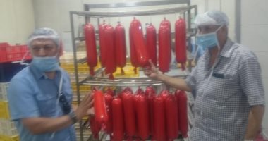 ضبط 3 أطنان لانشون وسوسيس مجهولة المصدر بمصنع دون ترخيص فى الشرقية