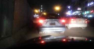 قارئ يرصد سيارة تسير فى شوارع مصر الجديدة بلوحات معدنية مطموسة 