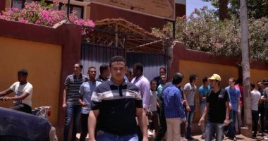 صور.. تباين آراء طلاب الثانوية بالأقصر وأسيوط حول مستوى الجبر والهندسة الفراغية