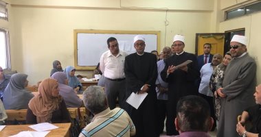 وكيل الأزهر يتفقد أعمال تصحيح الشهادة الثانوية.. ويؤكد: لن نضيع مجهود الطلاب