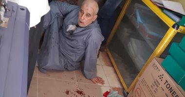 تفاصيل تعدى شخص على قاتل شقيقه بضربه بـ"جاكوش" أخذا بالثأر أمام محكمة شبرا الخيمة.. المتهم: "أنا كده خدت حق أخويا ومش ندمان".. ومصادر: سلم نفسه لأمن المحكمة.. وإحالته للنيابة العامة للتحقيق.. صور