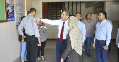 صور.. رئيس جامعة قناة السويس يوجه برفع كفاءة المعامل والحاسب الآلى وشبكة الإنترنت