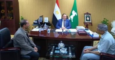 محافظ الشرقية يجتمع بمديرى إدارتى شئون الخدمة والتفتيش الجديدين