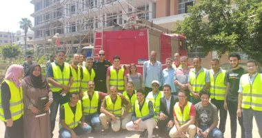 صور.. نجاح تجربة إخلاء 600 طالب بكلية هندسة بنها بالتعاون مع الحماية المدنية 
