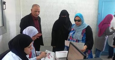 صور.. توافد الفتيات والسيدات على المركز الطبى ببنها للمشاركة بحملة سرطان الثدى