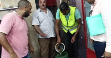 صور.. ضبط أغذية غير صالحة للاستهلاك الآدمى بحى الجمرك فى الإسكندرية