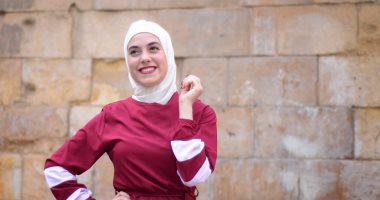 عايزاهم يرجعوا ليدى .. سالي تدعو الفتيات لإرتداء الفساتين بـ"فوتوسيشن "