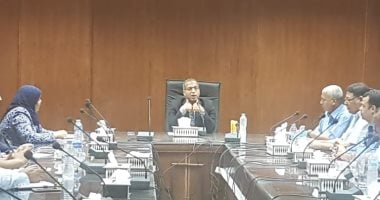 رئيس جامعة الأقصر يجتمع بوكلاء الكليات لبحث خطط ومراحل بناء الجامعة الجديدة 