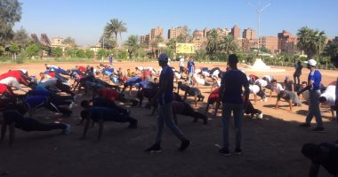 صور .. طلاب جامعة القناة يعرضون مبادرة تطوير عزبة الصفيح بمعسكر إعداد القادة