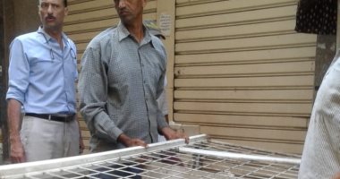 صور.. حملة مكبرة لإزالة إشغالات الطريق وغلق محال مخالفة شرق الإسكندرية