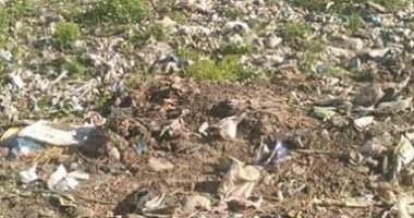 "الموت البطيىء".. تحول ترعة رى قرية عرب زيدان بالدقهلية لمقلب قمامة