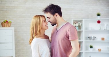 اعزميه على العشاء أو أطلعوا رحلة ..حاجات بسيطة تجدد حياتكم الزوجية 