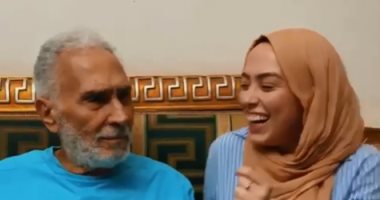 فى اليوم العالمى للبوس.. عبد الرحمن أبو زهرة لحفيدته: البوسة بـ50 جنيه.. فيديو