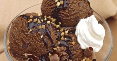 بخطوات سهلة وبسيطة.. طريقة عمل الآيس كريم بالشيكولاتة
