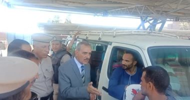 المحافظون فى المواقف لضبط تعريفة المواصلات وضع لوحات إعلانية وملصقات بالتعريفة الجديد بالمواقف والسيارات وانتشار عناصر الشرطة لضبط المخالفين.رئيس مدينة ميت غمر تستقل أتوبيسا وتتحفظ عليه لمخالفته التعريفة