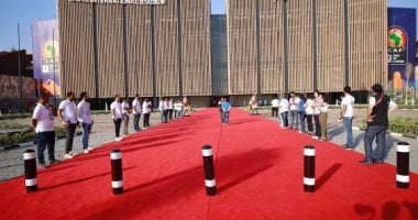 بريزنتيشن تستقبل أبناء الشهداء بممر شرفى وورود قبل مباراة مصر وجنوب أفريقيا (صور)