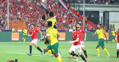 فيديو.. جنوب أفريقيا يهدد مرمى الفراعنة بقذيفة أرضية