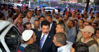 صور.. محافظ القليوبية يتفقد محطات الوقود والمواقف لمتابعة الالتزام بالتعريفة