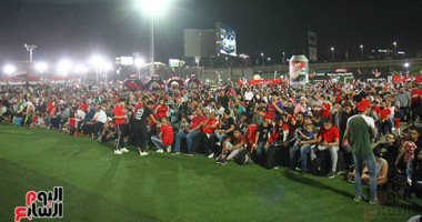 الجماهير تتابع لقاء المنتخب الوطنى وجنوب أفريقيا من نادى الجزيرة