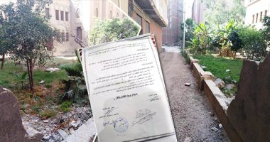 صور .. "جنينة" الأوقاف تثير الجدل بالبحيرة.. وأهالى دمنهور يتهمون مسئولى مسجد بالتعدى على شارع عمومى لإقامة حديقه ملحقة.. تسببت فى رفض ادراج المنطقة ضمن خطة الصرف الصحى.. ووكيل الأوقاف: الأمر محل نزاع قضائى