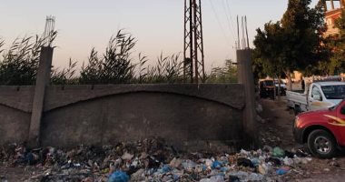 قارئ يشكو من انتشار أكوام قمامة أسفل كابلات كهرباء الضغط العالى بالبحيرة