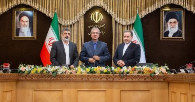 إيران تتحدى المجتمع الدولى.. طهران ترفع تخصيب اليورانيوم لمستوى يحظره الاتفاق النووى.. كبير المفاوضين يلقى بالكرة فى ملعب أوروبا ويهدد بالتصعيد.. تقارير مرتقبة من مفتشى الطاقة الذرية واجتماع مع واشنطن