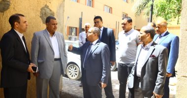 رئيس جامعة الأقصر ووكيل الصحة يشهدان بدء العمل بعيادة التجميل بالمستشفى العام