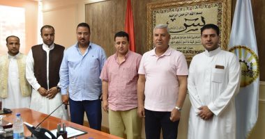 محافظ مطروح يدعم فريق الحمام بمليون جنيه و8 فرق بالقسم الثالث بـ2 مليون جنيه