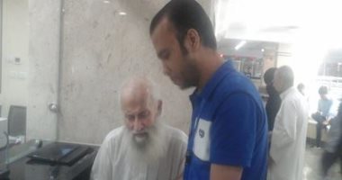 صور.. تسهيلات لكبار السن وذوى الإعاقة بـ"الجوازات"