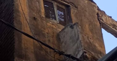 صور.. انهيار جزئى بعقار غرب الإسكندرية دون خسائر بالأرواح
