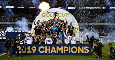 مراسم تتويج منتخب المكسيك بعد فوزه ببطولة الكأس الذهبية على حساب أمريكا