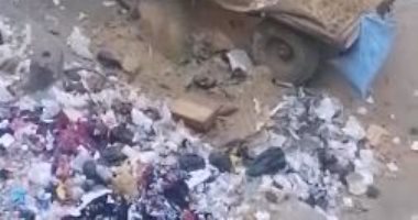 قارئ يشكو من تراكم القمامة فى شارع السنترال بالوراق