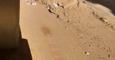 شكوى من تكسير الرصيف فى شارع الملك المظفر بالمنيل 