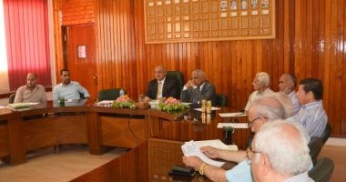 رئيس جامعة أسيوط يجتمع بقيادات كلية الهندسة لبحث خطة التطوير واستحداث أقسام جديدة