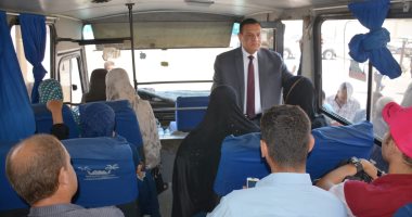 صور.. محافظ البحيرة يتفقد مواقف السيارت لمتابعه الإلتزام بتعريفة الركوب الجديدة 