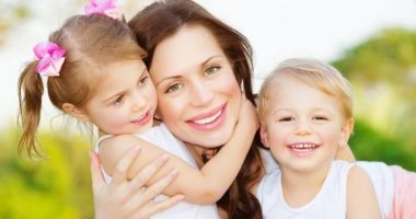 قوليله بحبك مش عيب ..إزاى تعبرى لطفلك عن حبك ليه