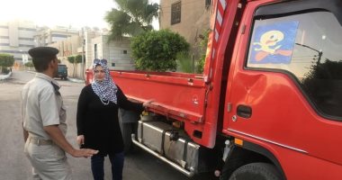 صور.. فتح الطريق الزراعى بعد انقلاب سيارة نقل محملة بالأخشاب أمام مدينة قها