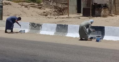 صور.. تركيب كشافات لخدمة المواطنين ومواجهة الحوادث وتجميل الطريق الزراعى السريع بالأقصر