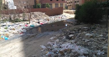 صور.. سكان منطقة الجمعيات بالإسماعيلية: الشوارع مظلمة والصرف الصحى سيئ