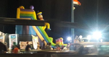 شاهد كيف يستمتع المصطافون بالإسكندرية ليلا؟