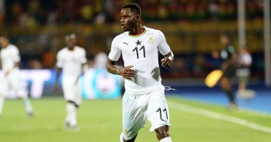 انهيار مبارك واكاسو لاعب غانا عقب التتويج بجائزة رجل المباراة